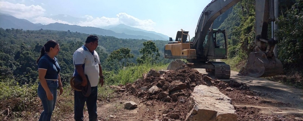 REALIZANDO DESALOJO DE DERRUMBES EN EL SECTOR LA UNION