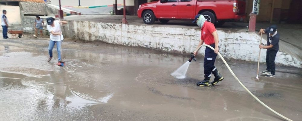 MINGA DE LIMPIEZA DE LA VIA FRENTE A LA PLAZOLETA CENTRAL 